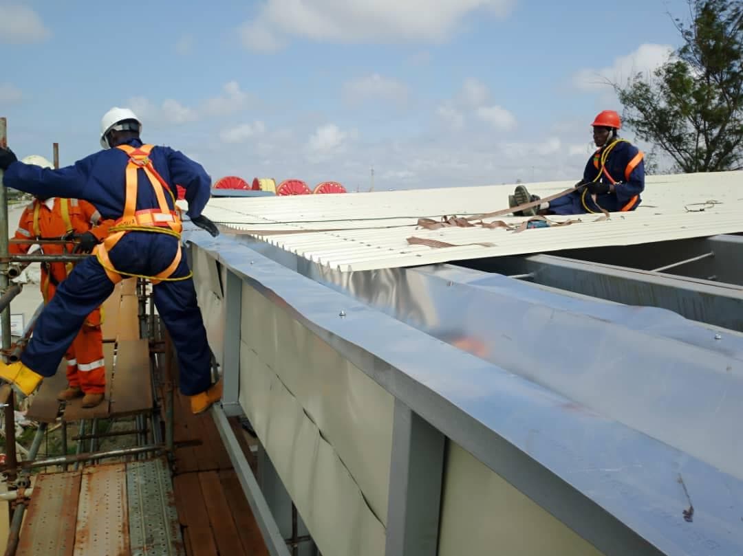 TOTAL ENERGIE OVERHANG EXTENSION ROOFING AND CLADDING, LADOL BASE - Additional view